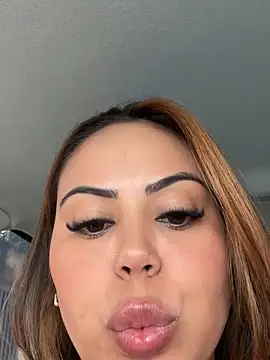 lariic online show from March 16, 2:21 pm