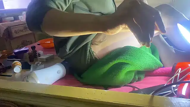 Snapshot of emylolo9 chatting on December 8, 11:08 pm emylolo9 online show from December 8, 11:08 pm