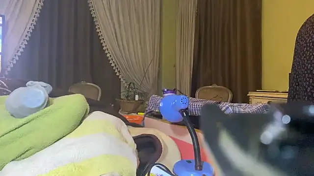 Snapshot of emylolo9 chatting on December 10, 11:30 pm emylolo9 online show from December 10, 11:30 pm