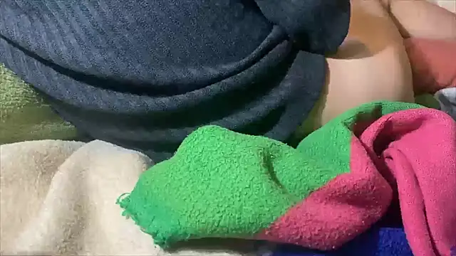 Snapshot of emylolo9 chatting on December 15, 7:31 pm emylolo9 online show from December 15, 7:31 pm