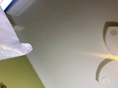 Snapshot of emylolo9 chatting on December 18, 4:09 am emylolo9 online show from December 18, 4:09 am