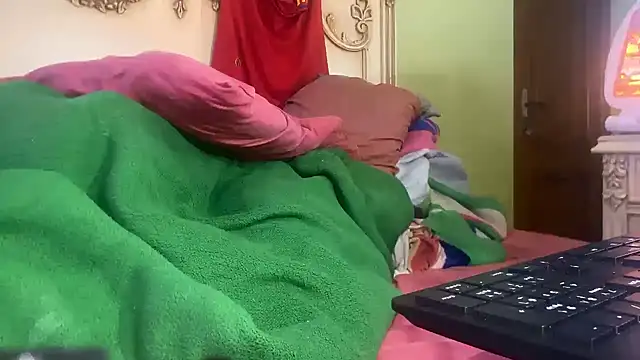 Snapshot of emylolo9 chatting on January 9, 12:03 am emylolo9 online show from January 9, 12:03 am