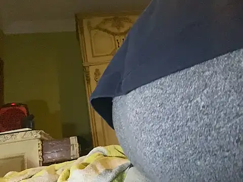 Snapshot of emylolo9 chatting on February 8, 11:55 pm emylolo9 online show from February 8, 11:55 pm