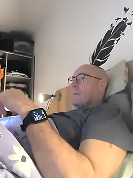 bogland33 online show from December 18, 5:41 pm