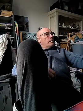 bogland33 online show from March 28, 10:04 am