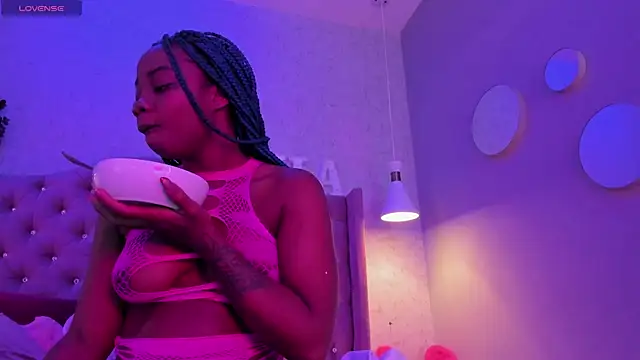 Snapshot of johannaMiller1 chatting on December 25, 12:58 pm johannaMiller1 online show from December 25, 12:58 pm