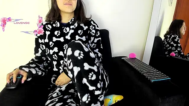 Snapshot of its__angelica_ chatting on February 13, 6:38 pm its angelica online show from February 13, 6:38 pm