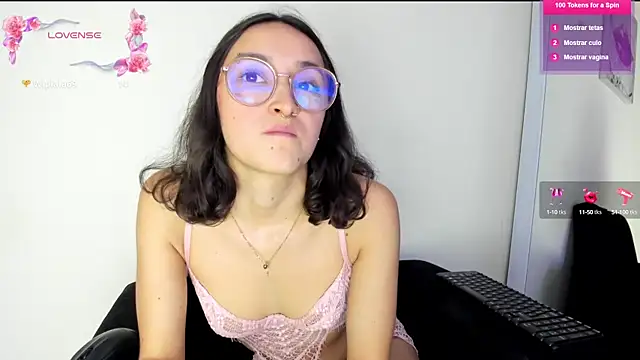 Snapshot of its__angelica_ chatting on March 11, 1:26 am its angelica online show from March 11, 1:26 am