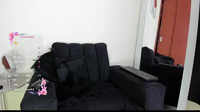 Snapshot of its__angelica_ chatting on October 8, 6:05 pm its angelica online show from October 8, 6:05 pm