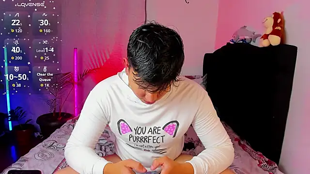 ANDREZALVAREZ online show from April 18, 2:48 am