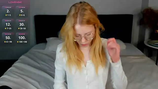 Esme Runn online show from April 8, 8:14 am