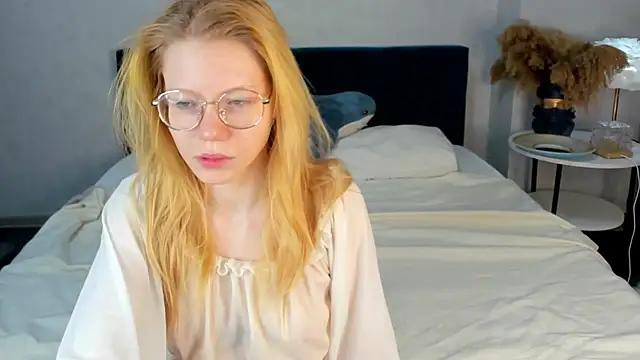 Esme Runn online show from April 11, 3:11 am