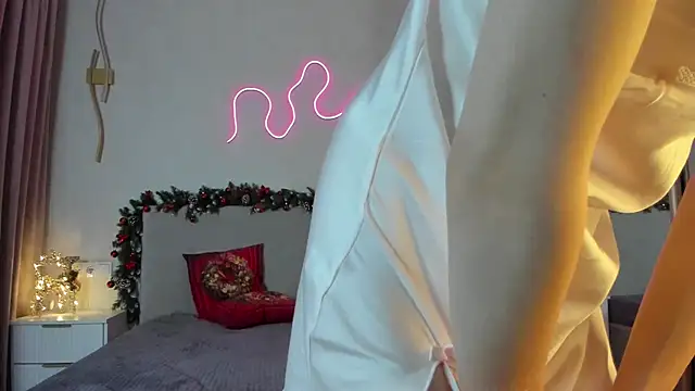 Snapshot of flora_off chatting on January 10, 2:34 pm flora off online show from January 10, 2:34 pm