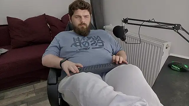 Snapshot of KingMarti chatting on February 7, 3:52 pm KingMarti online show from February 7, 3:52 pm