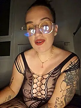 lindsay 33off online show from November 18, 9:08 pm