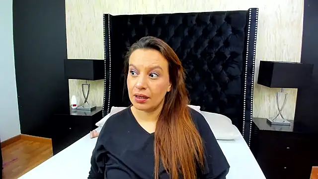 Snapshot of RoxieJackson chatting on January 7, 11:48 am RoxieJackson online show from January 7, 11:48 am