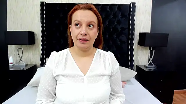 Snapshot of RoxieJackson chatting on February 1, 12:05 pm RoxieJackson online show from February 1, 12:05 pm