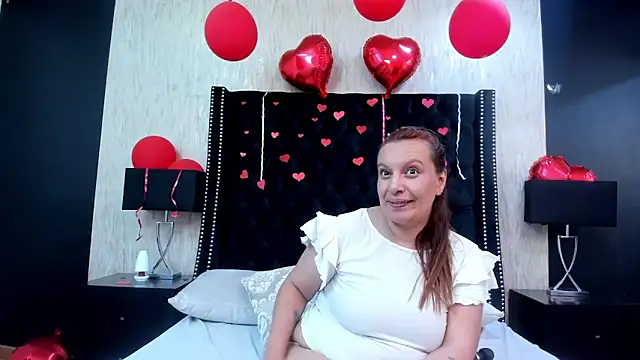 Snapshot of RoxieJackson chatting on February 8, 1:11 am RoxieJackson online show from February 8, 1:11 am