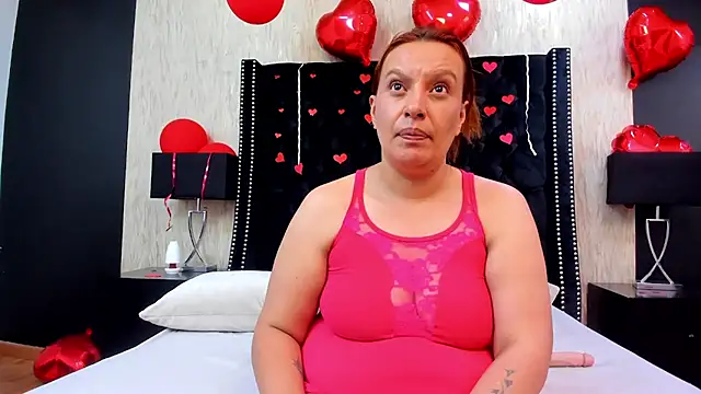 Snapshot of RoxieJackson chatting on February 9, 5:01 pm RoxieJackson online show from February 9, 5:01 pm