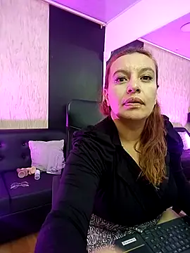 Snapshot of RoxieJackson chatting on October 8, 12:03 pm RoxieJackson online show from October 8, 12:03 pm