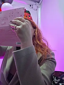 Snapshot of RoxieJackson chatting on October 23, 11:42 am RoxieJackson online show from October 23, 11:42 am