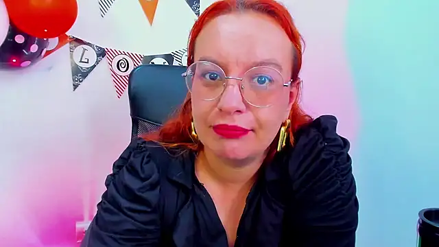 Snapshot of RoxieJackson chatting on October 29, 4:42 pm RoxieJackson online show from October 29, 4:42 pm