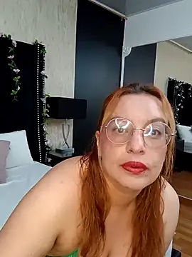 Snapshot of RoxieJackson chatting on November 28, 11:46 am RoxieJackson online show from November 28, 11:46 am