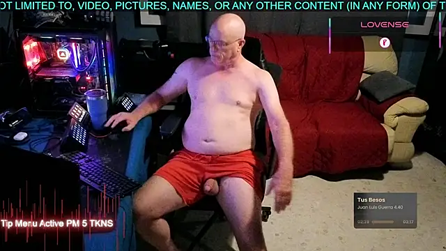 Snapshot of Pilot_Dave_69 chatting on September 15, 3:06 am Pilot Dave 69 online show from September 15, 3:06 am