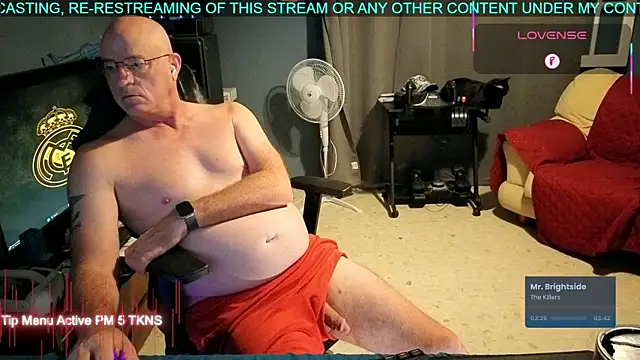 Snapshot of Pilot_Dave_69 chatting on September 25, 4:27 am Pilot Dave 69 online show from September 25, 4:27 am