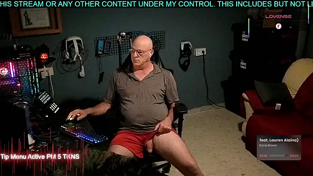 Snapshot of Pilot_Dave_69 chatting on November 9, 5:28 am Pilot Dave 69 online show from November 9, 5:28 am