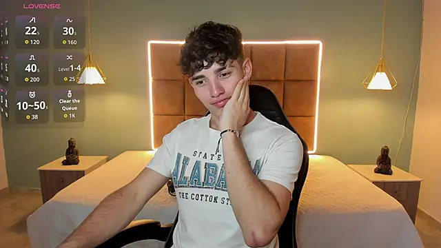AlejooTwink online show from June 3, 3:42 am