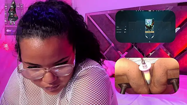 Snapshot of MhiaRey chatting on July 30, 1:43 pm MhiaRey online show from July 30, 1:43 pm