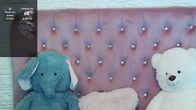 Snapshot of SophiaStarr chatting on October 8, 7:55 pm SophiaStarr online show from October 8, 7:55 pm