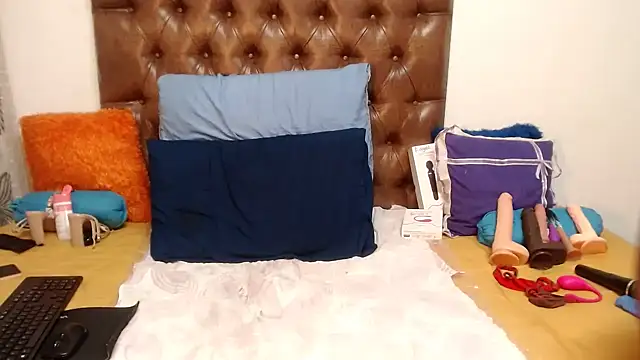 Snapshot of Hotxbums22 chatting on March 21, 5:02 pm Hotxbums22 online show from March 21, 5:02 pm