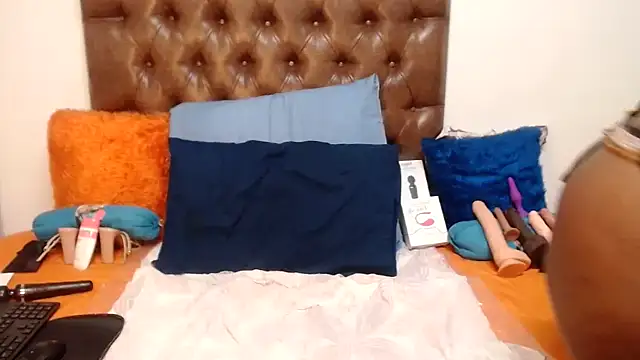 Snapshot of Hotxbums22 chatting on March 23, 2:15 am Hotxbums22 online show from March 23, 2:15 am