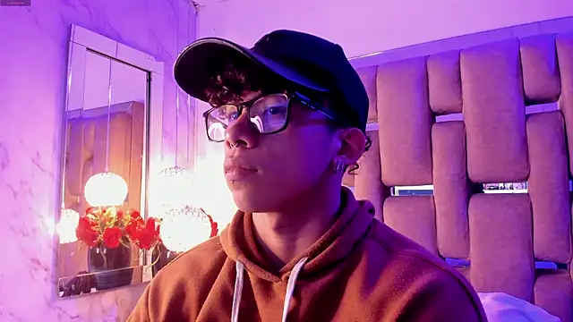 AkazaBoy  online show from December 20, 4:19 am