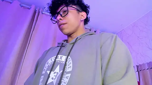 AkazaBoy  online show from December 21, 4:30 am