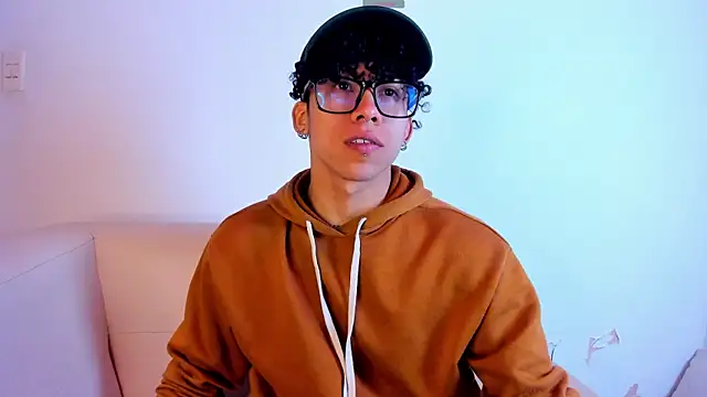 AkazaBoy  online show from April 12, 5:45 am