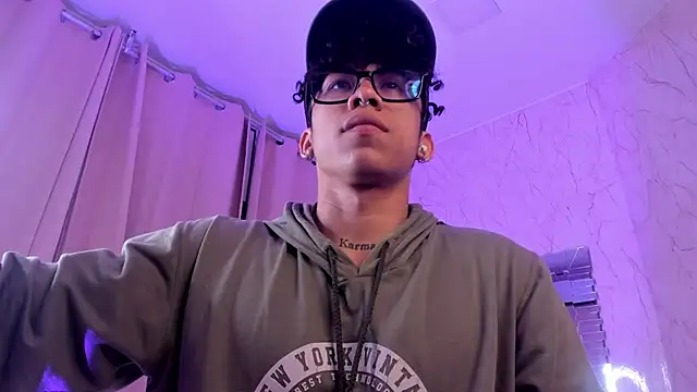 AkazaBoy  online show from April 28, 5:45 am