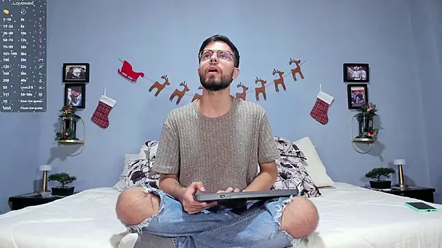 ETHAN ADAM online show from December 6, 2:13 am