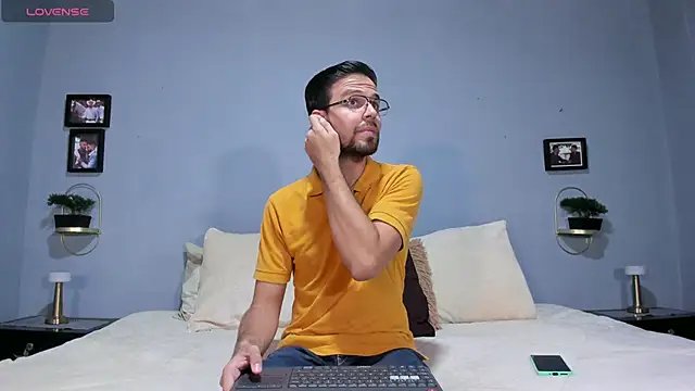 ETHAN ADAM online show from January 7, 9:35 pm