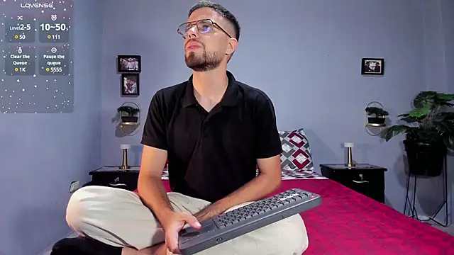 ETHAN ADAM online show from January 31, 11:35 pm