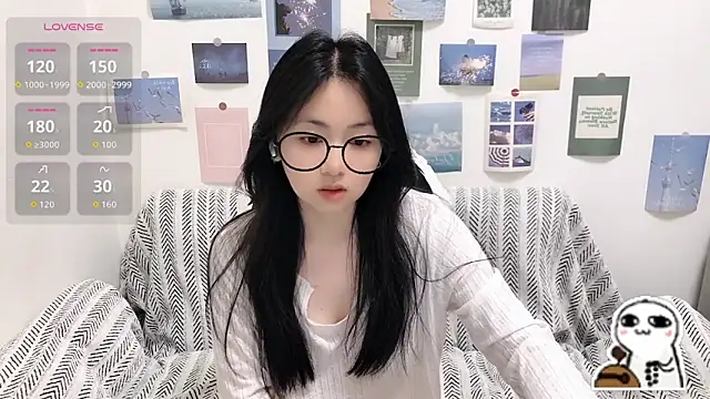 Snapshot of LiLiYbaby chatting on June 5, 6:42 am LiLiYbaby online show from June 5, 6:42 am