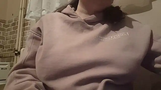 AalinnaK online show from February 16, 11:59 pm