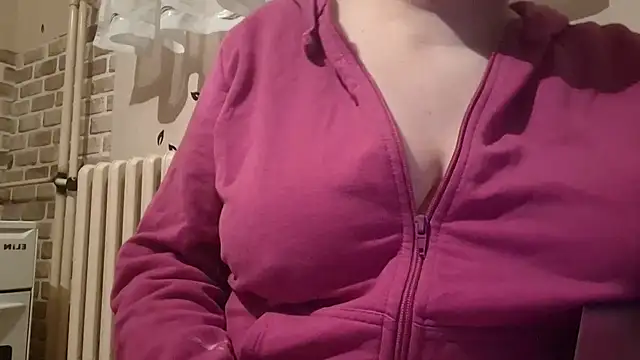 AalinnaK online show from February 22, 4:40 pm