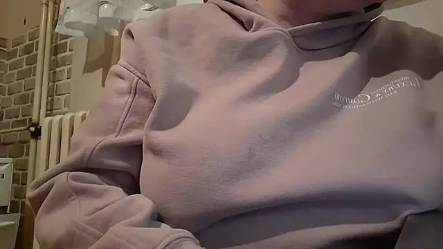 AalinnaK online show from March 11, 9:37 pm