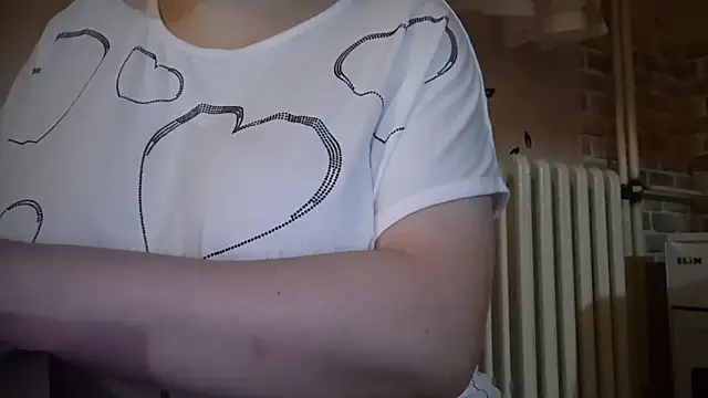 AalinnaK online show from December 1, 6:35 pm