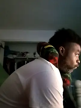 Snapshot of SLOWSTRO chatting on October 6, 5:10 pm SLOWSTRO online show from October 6, 5:10 pm