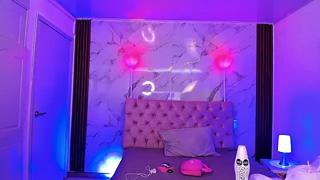 Snapshot of AuroraDiaz chatting on November 28, 7:27 pm AuroraDiaz online show from November 28, 7:27 pm