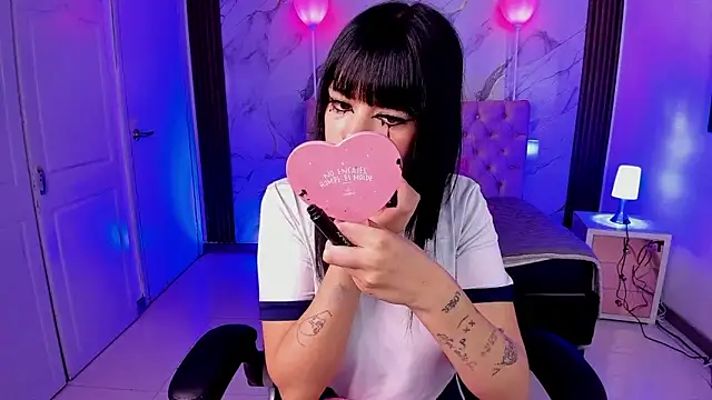 Snapshot of AuroraDiaz chatting on December 5, 7:21 pm AuroraDiaz online show from December 5, 7:21 pm